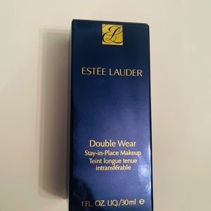 Estée Lauder Double Wear stay in place makeup foundation